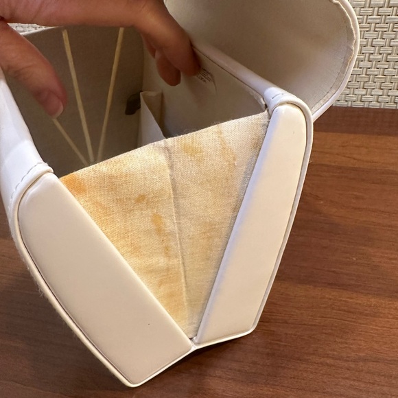 🌟HP🌟VTG 1970s-80s White Vinyl Structured Bag with Acrylic Tortoise Handle Chain - Picture 15 of 16